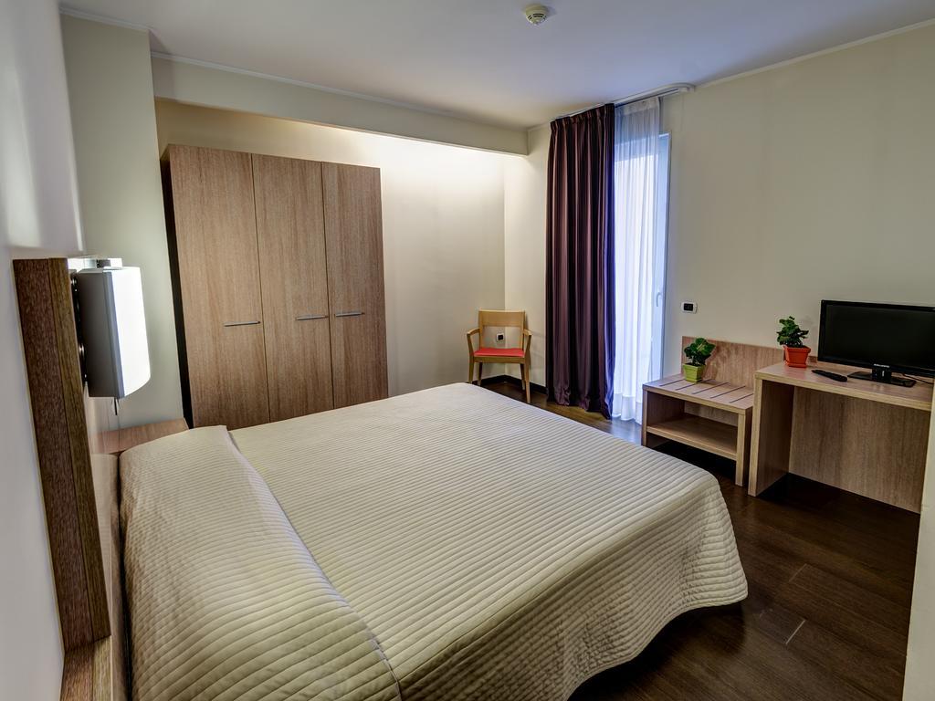 Hotel Capital Rovigo Exterior foto