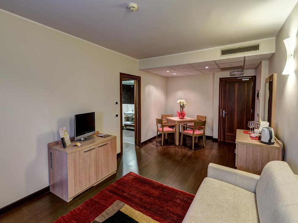 Hotel Capital Rovigo Exterior foto