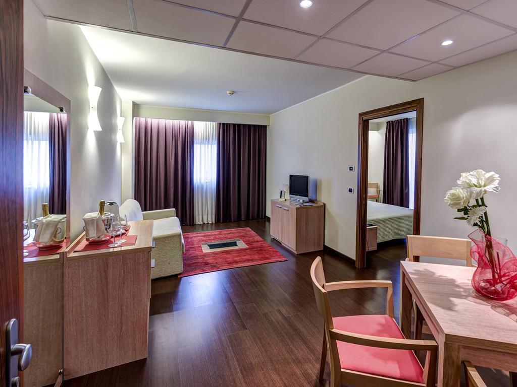Hotel Capital Rovigo Exterior foto